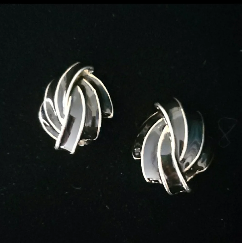 Vintage Enamel Black and Gold Clip on Earrings